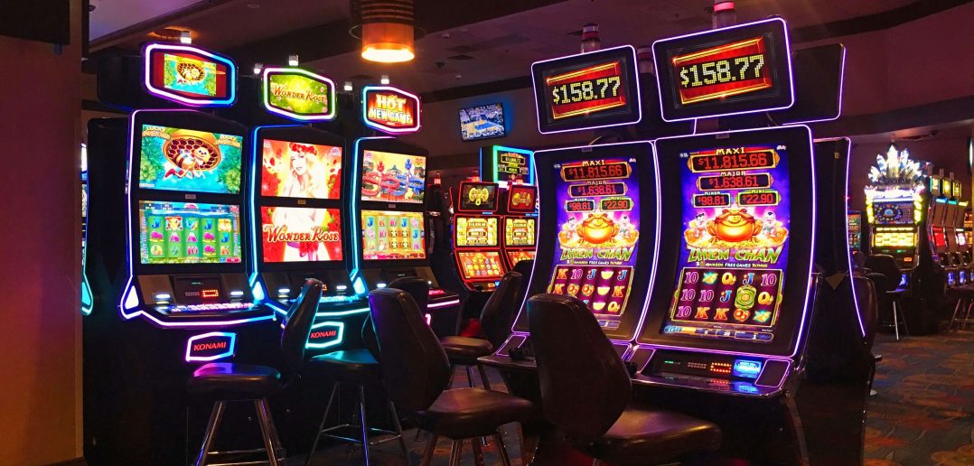 Spielautomaten in einem terrestrischen Casino